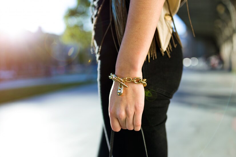 Porter un bracelet en or : un symbole d’élégance intemporelle