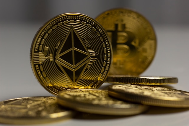 Révolution FinTech : la Blockchain et les Cryptomonnaies Redéfinissent le Paysage Financier