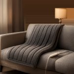 Une couverture chauffante premium mise en scène dans un intérieur chaleureux et minimaliste. L’image évoque une chaleur diffuse, confortable et élégante pour l’hiver.